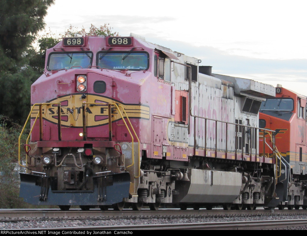 BNSF 698 Santa Fe Live on